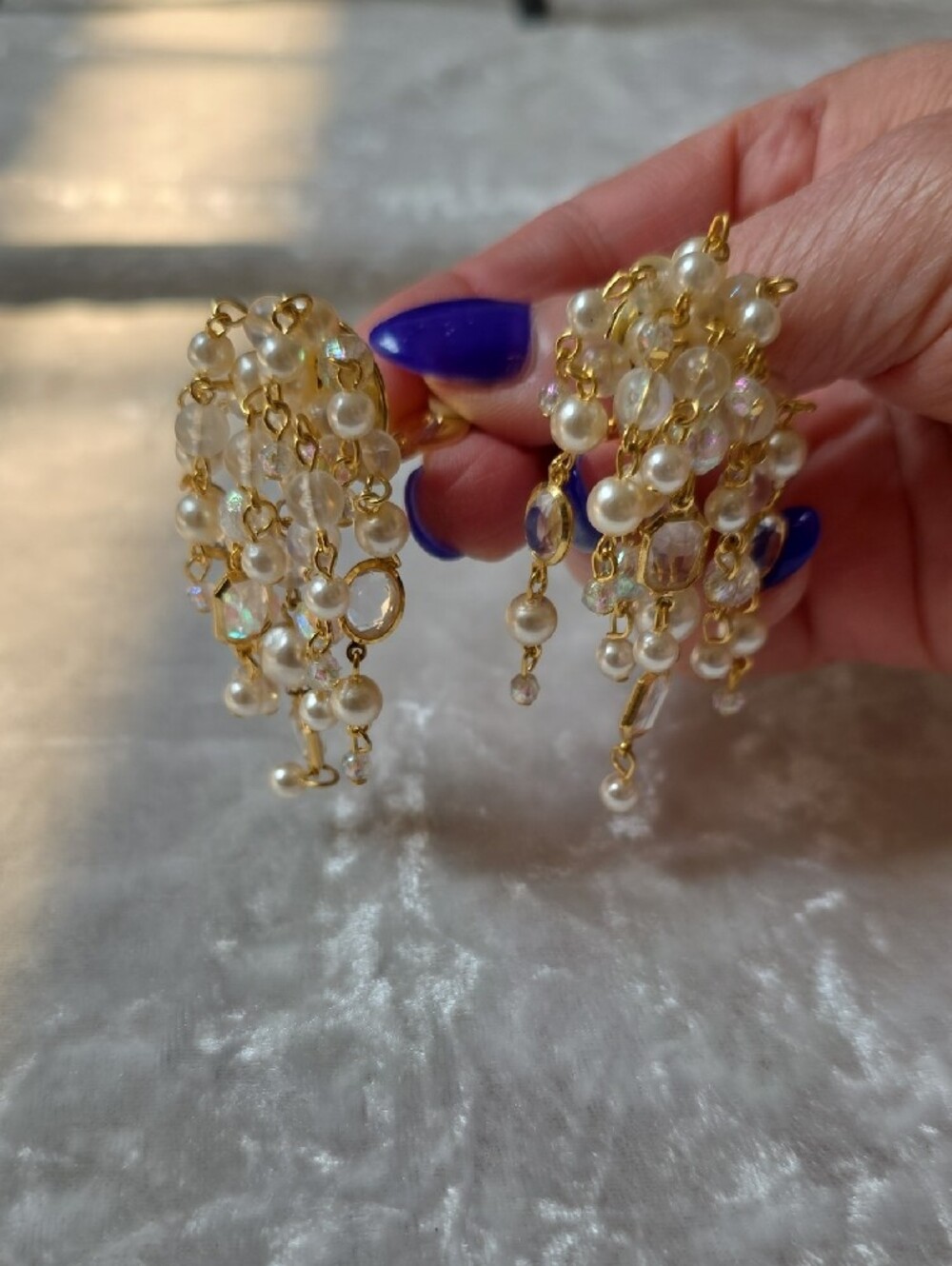 Vintage Gold Pearl Cluster Dangle Feminine Clip On Earrings - Picture 5 of 7